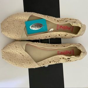Cream Lace Flats